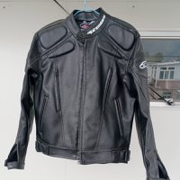 骑电单车男外套